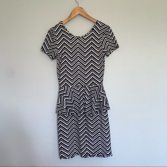 Stella Tweed Peplum Dress Size‎ Medium Black & White Chevron Short  Sleeve - Picture 6 of 7